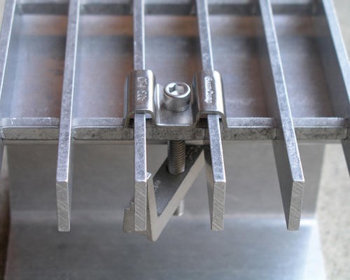 GRATING CLAMPS